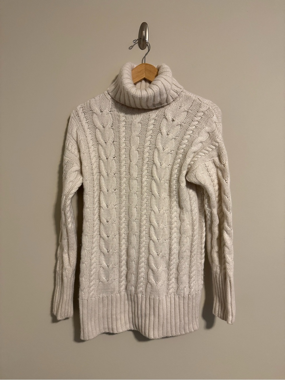Banana Republic Cream/Off White Cable-Knit Turtleneck Sweater